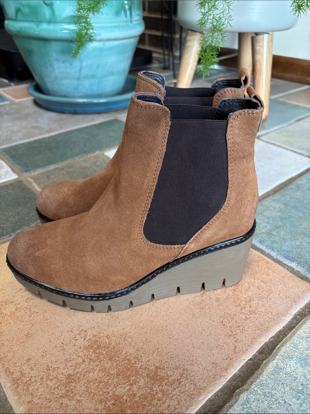 Women’s Suede Chelsea Ankle Boots in Brown